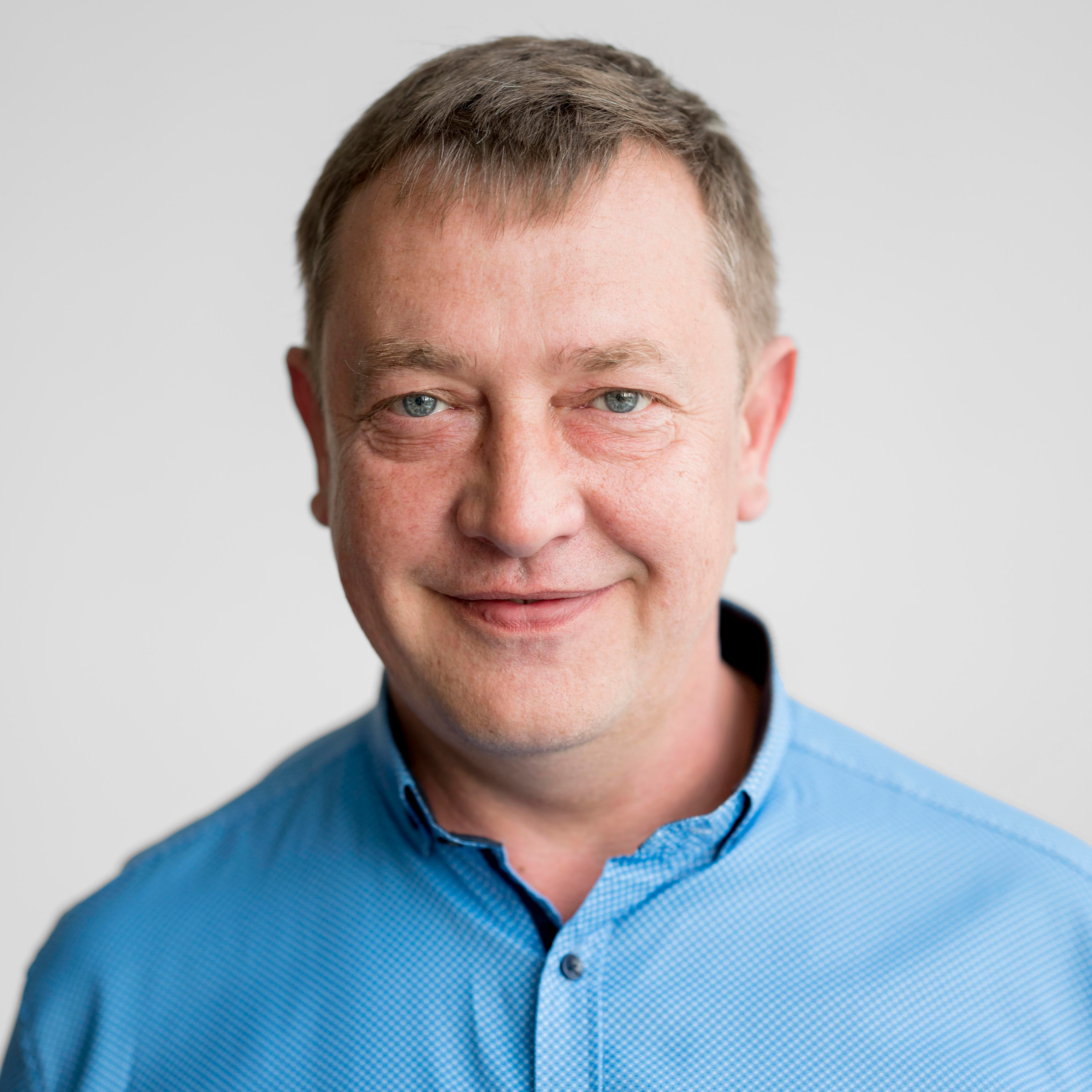 files/portrait-man-with-blue-shirt.jpg
